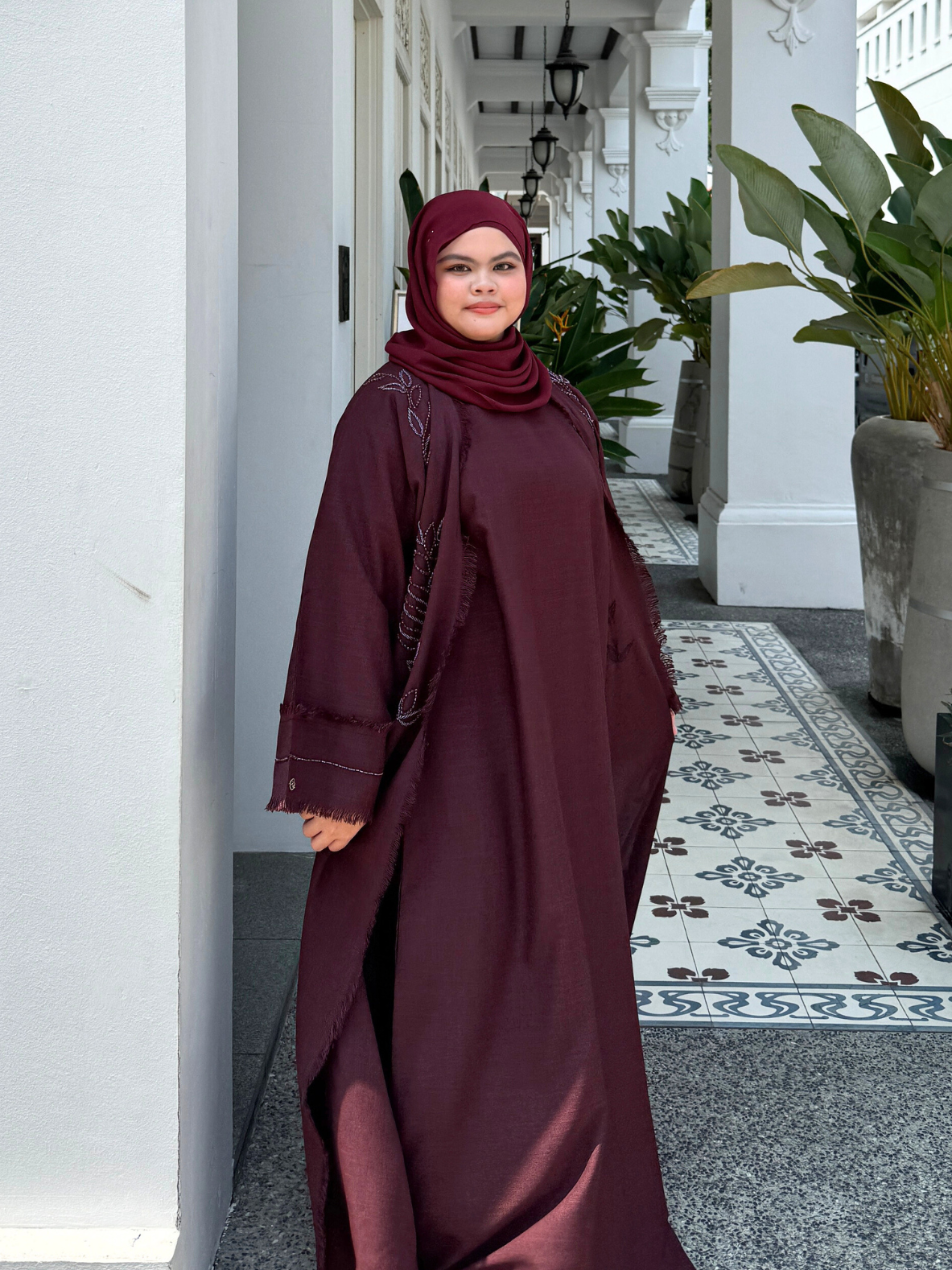 Loura Abaya