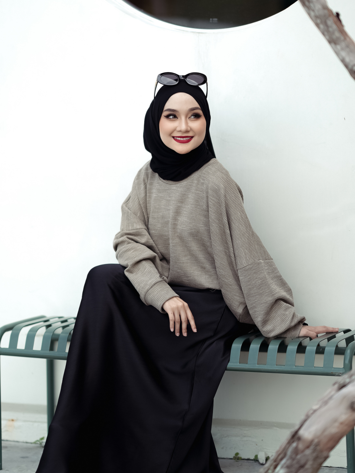 Ribbed Relaxed Sweater in Olive-Skinned