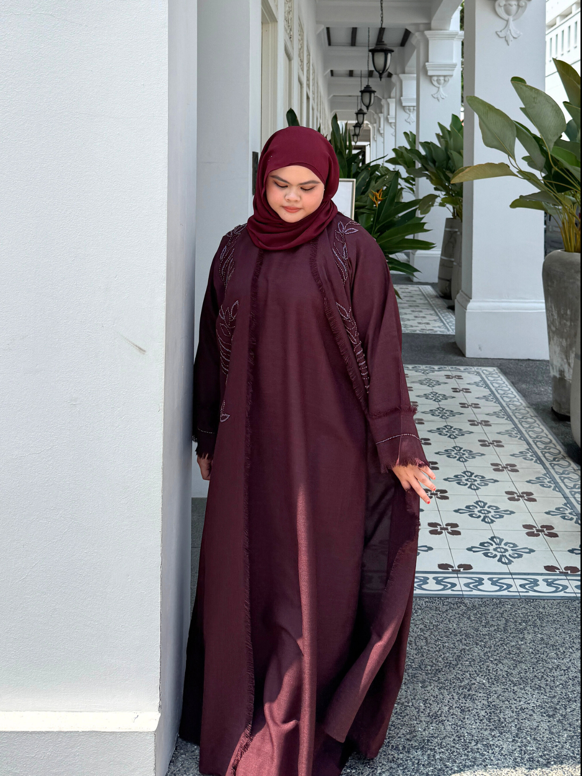 Loura Abaya