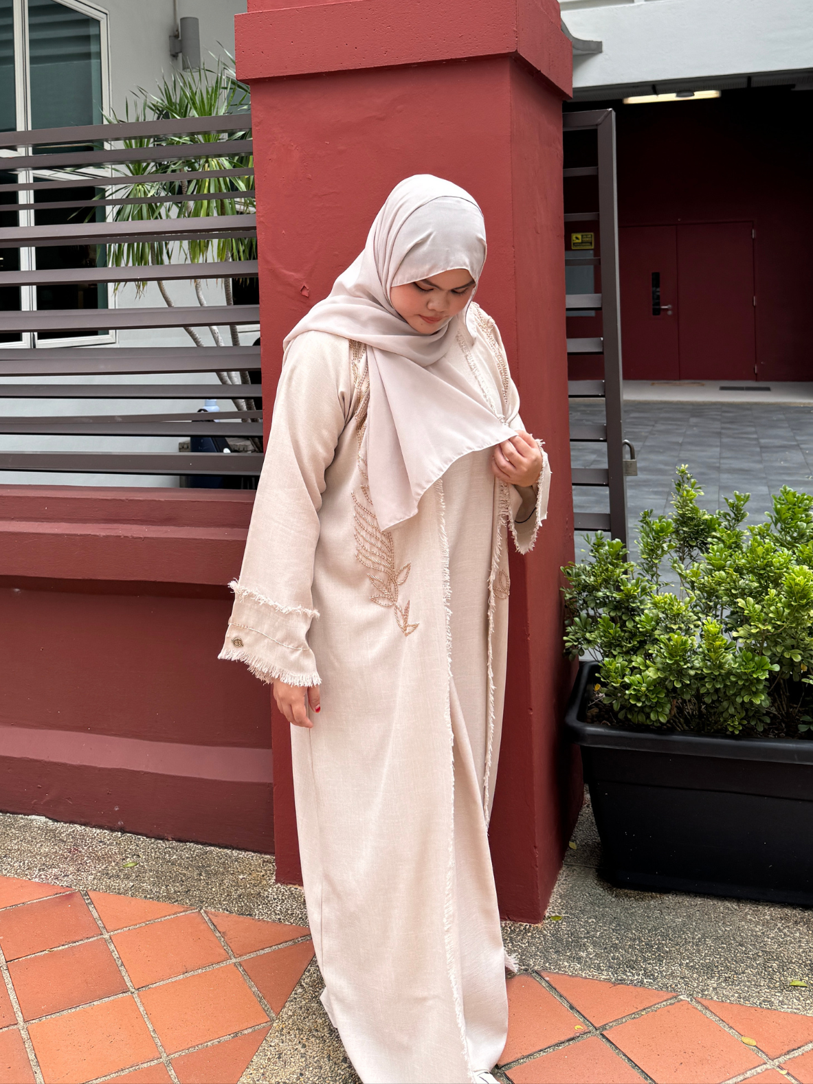 Loura Abaya