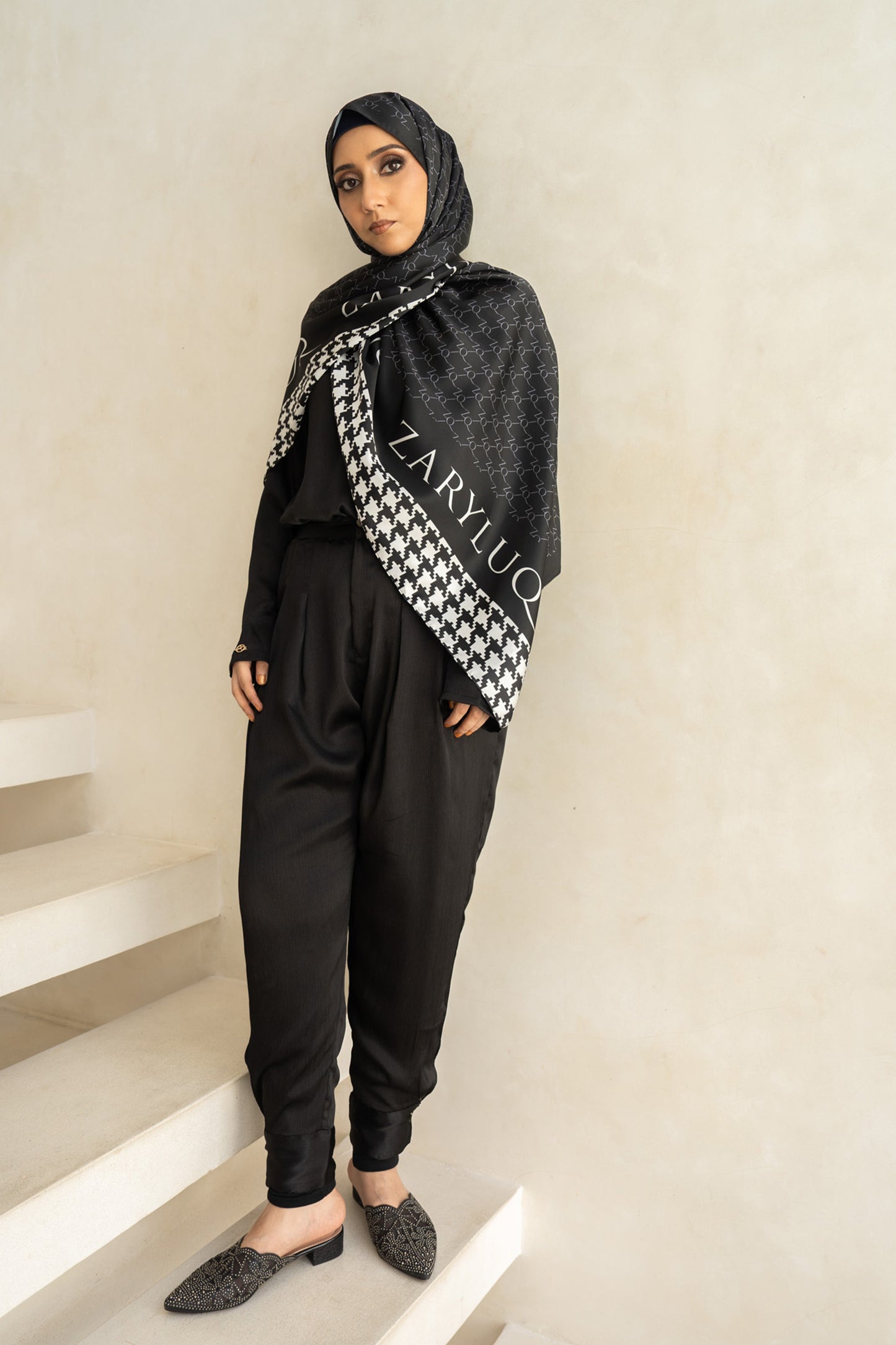 Cuffed Pants in Misty Black & Bliss White