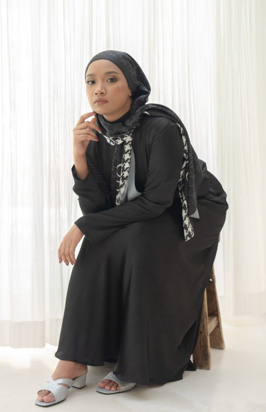 Slim Blouse in Misty Black