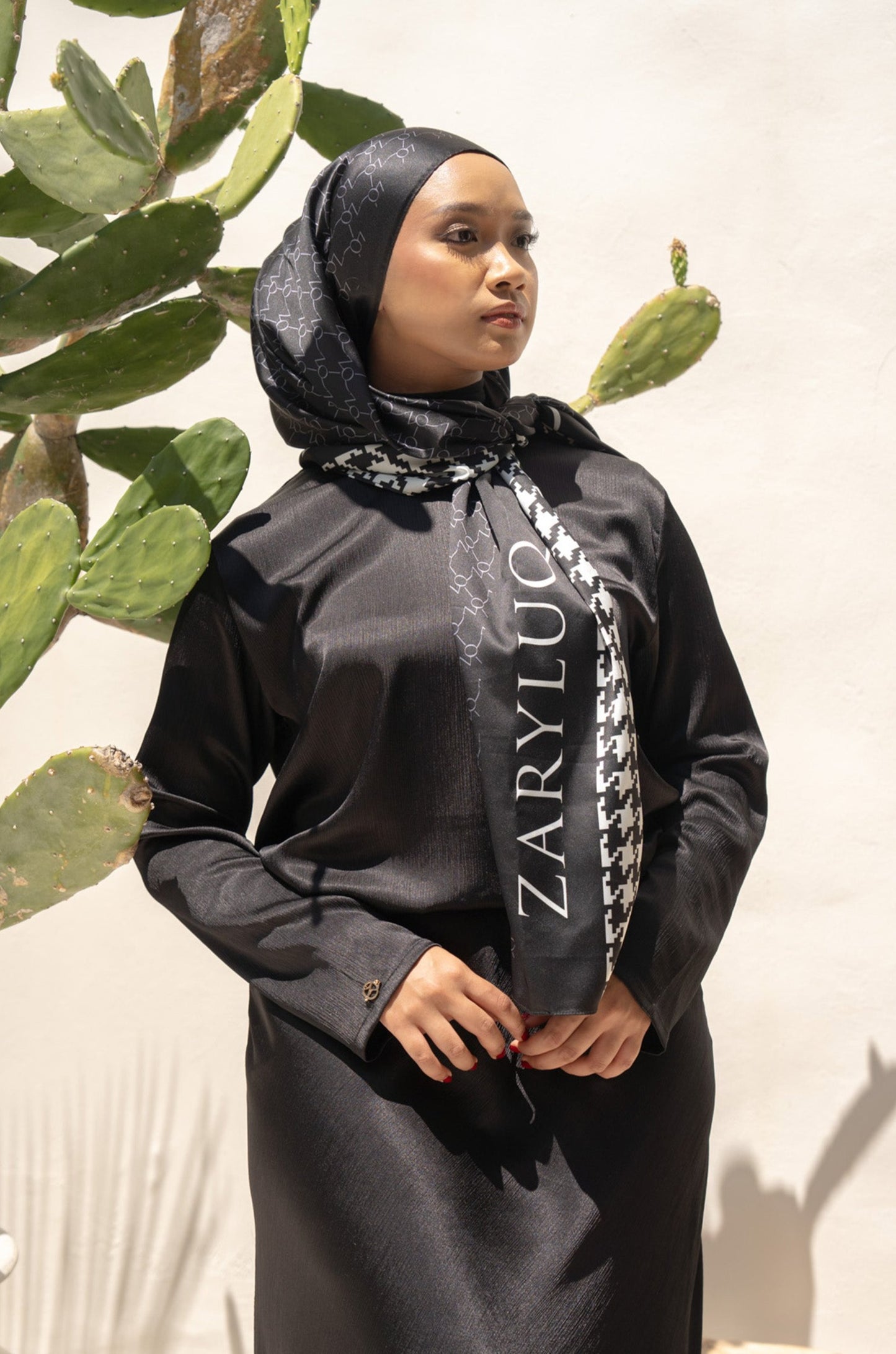 Slim Blouse in Misty Black
