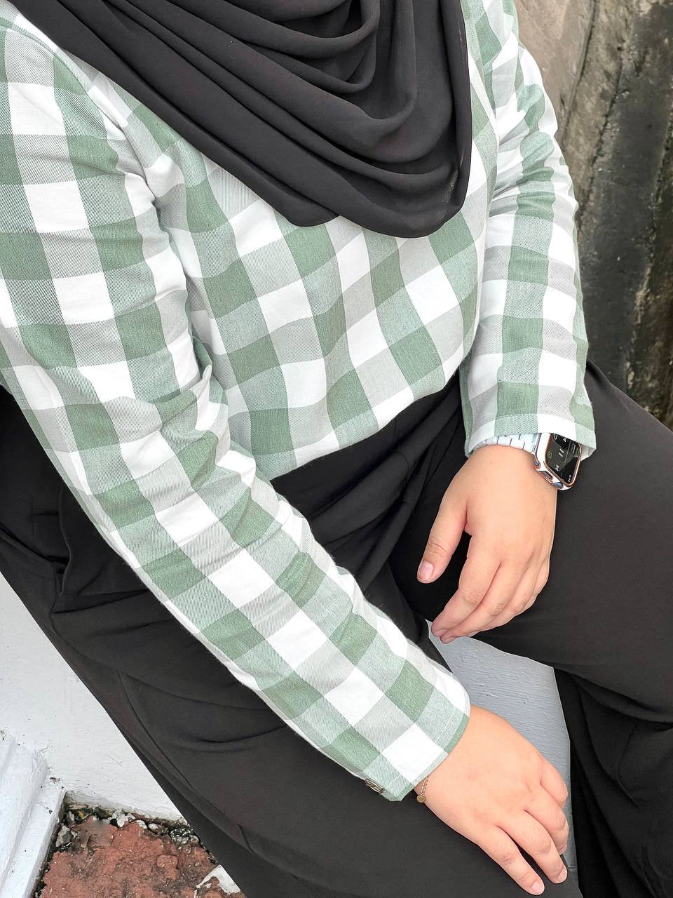 Curve Checkered Wide Top