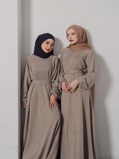 Ribbed Sweaterdress in Olive-Skinned