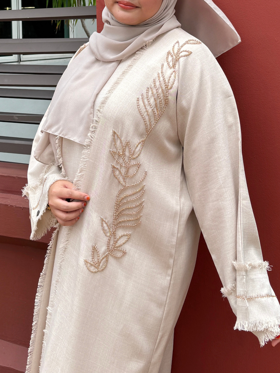 Loura Abaya