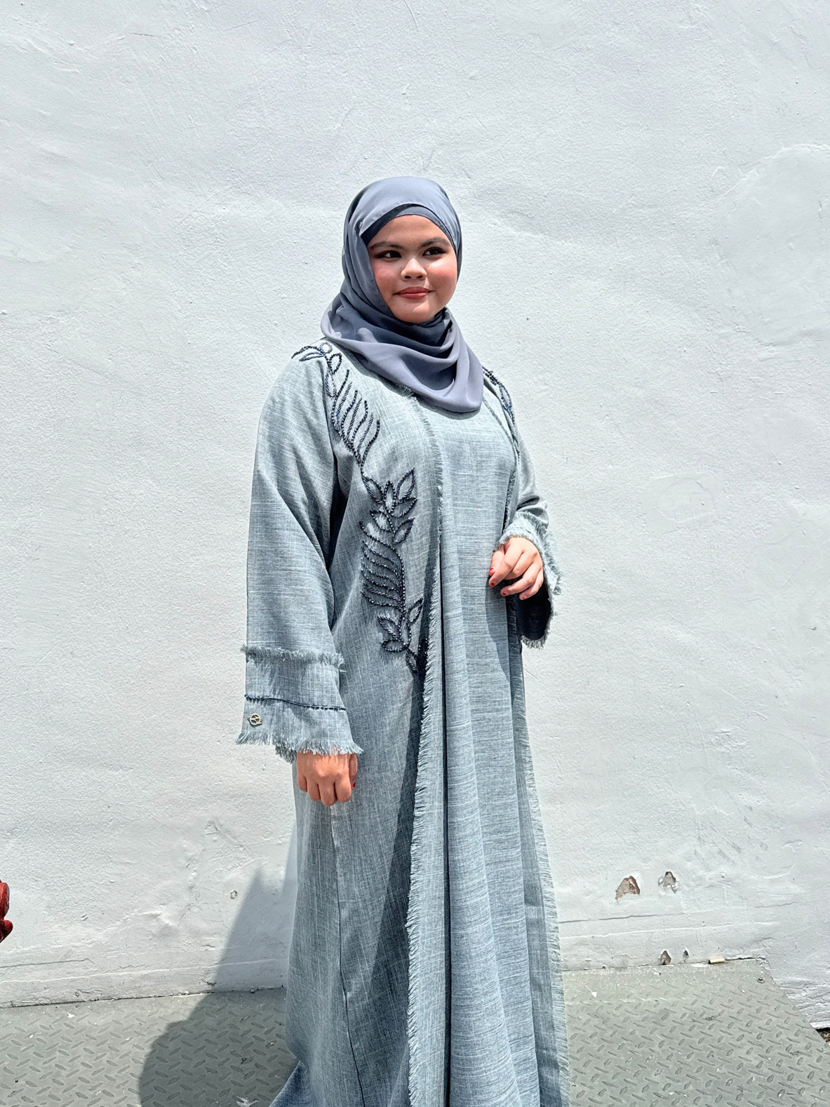 Loura Abaya