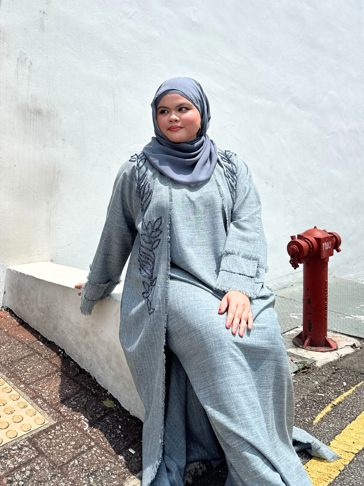 Loura Abaya